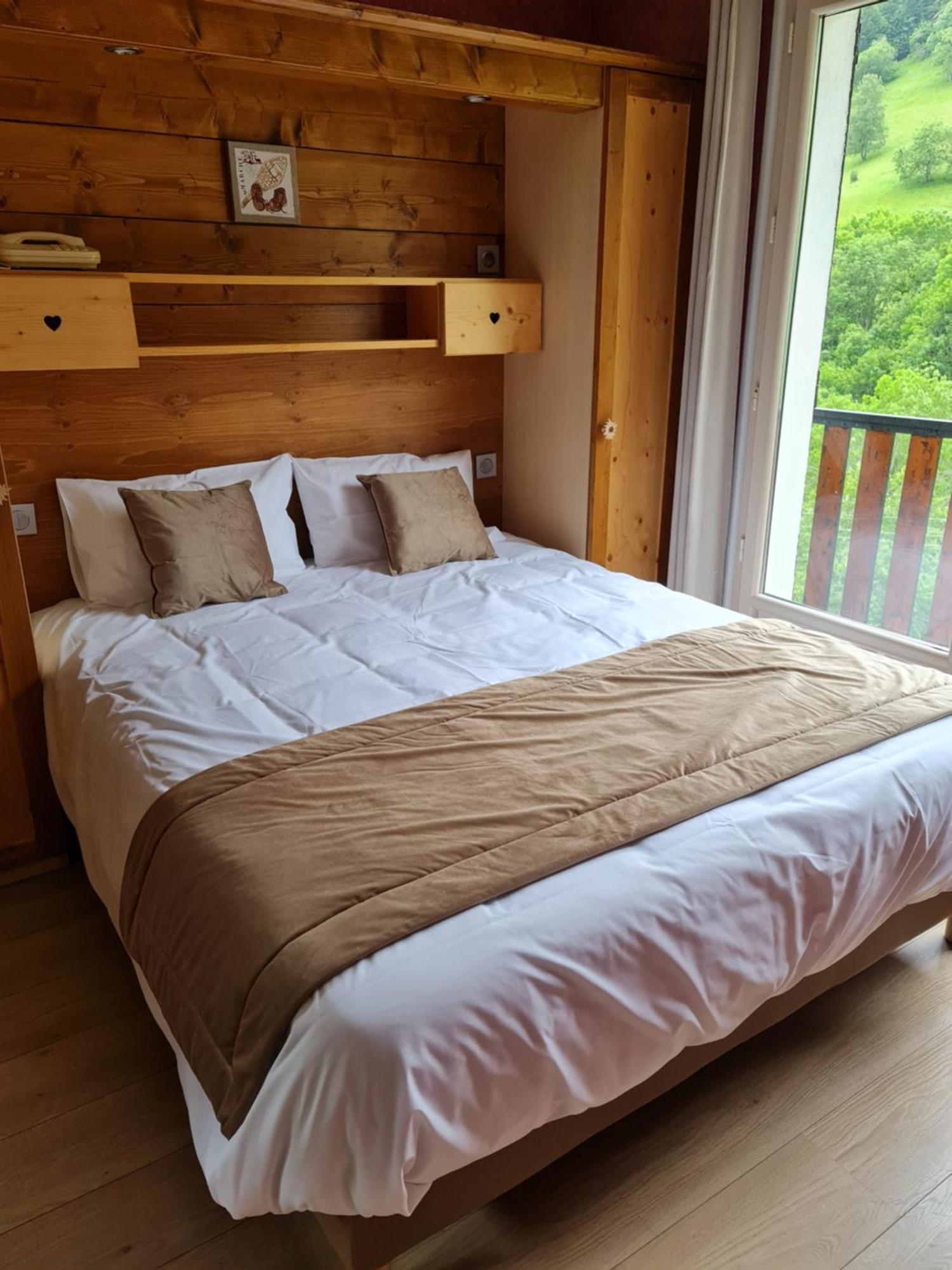 Hotel - Restaurant - Bar - Le Sapin Fleuri Bourg-dʼOueil Екстериор снимка